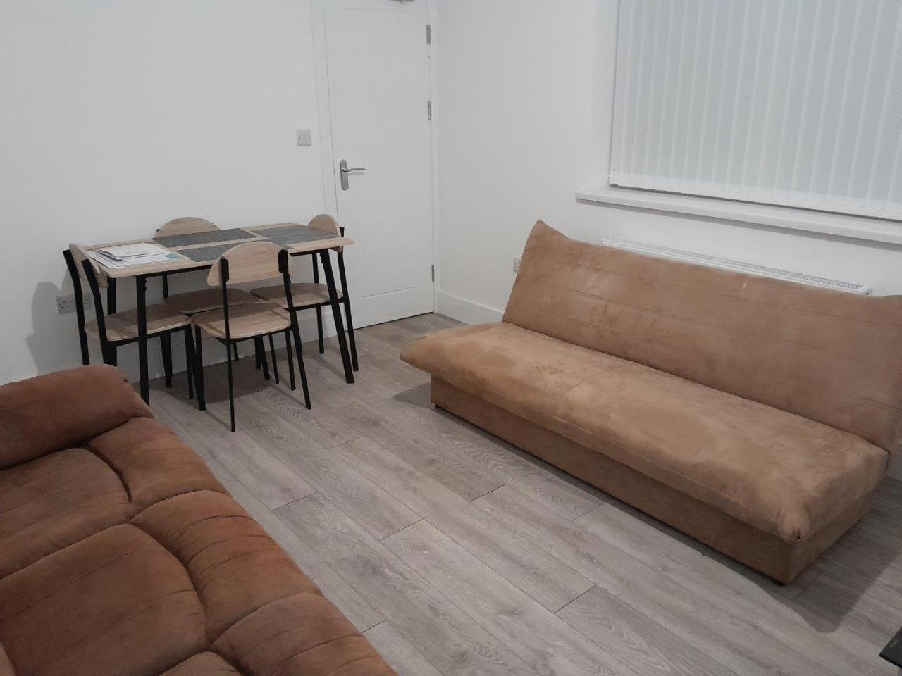 Ashfield New Place นิวคาสเซิล-อันเดอร์-ไลม์ ภายนอก รูปภาพ
